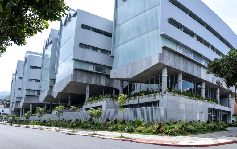 Fachada de edificio de la Facultad de Salud