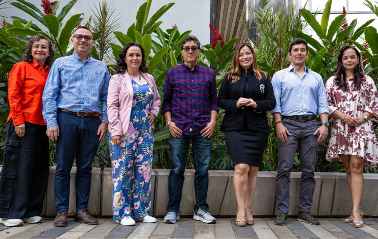 Fotografia de integrantes del grupo de investigación