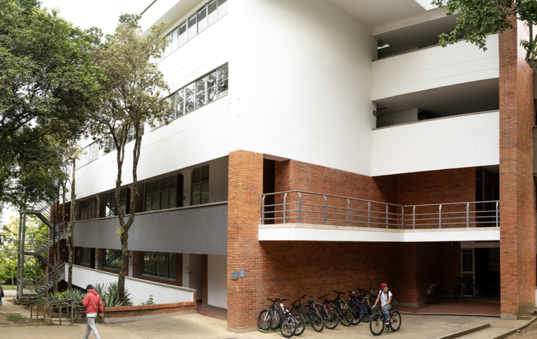 Fachada de edificio Jorge Bautista